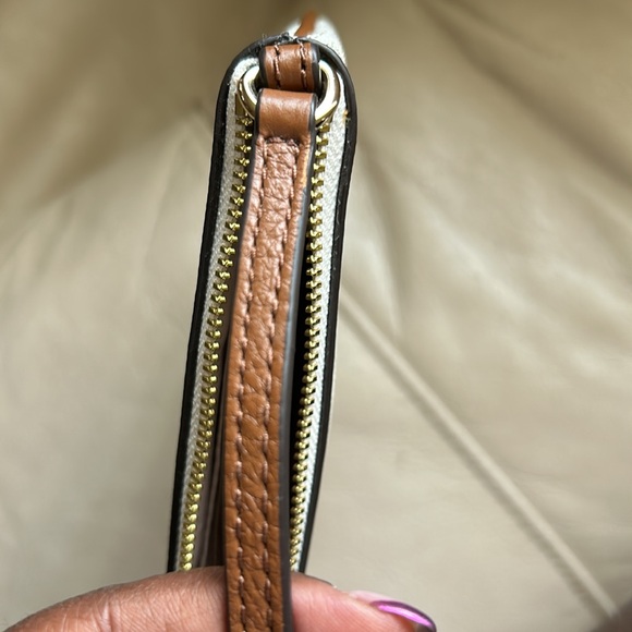 MICHAEL KORS wristlet or clutch - Picture 6 of 14